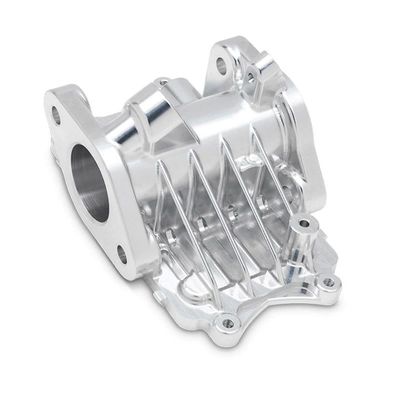 Parti di lavorazione CNC per lamiere di metallo con apparecchiature di perforazione e all'interno di macchine di tornitura CNC